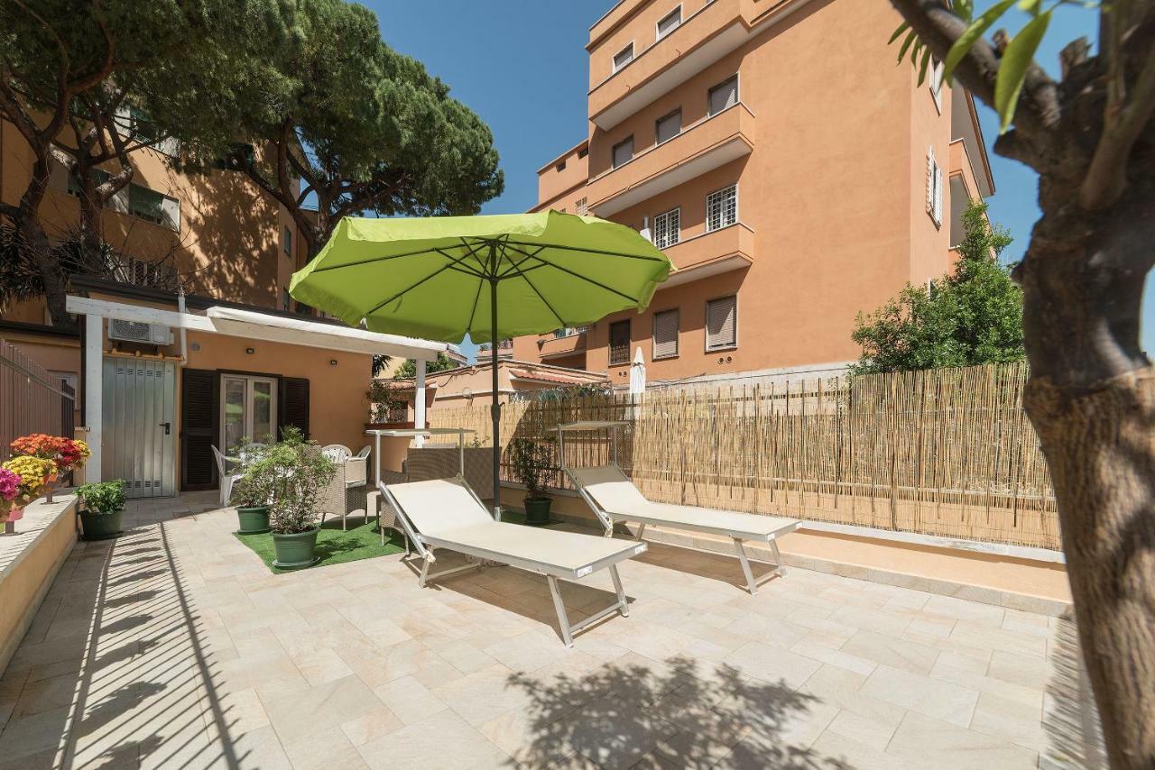 Pyramid Lovely With Garden Rome